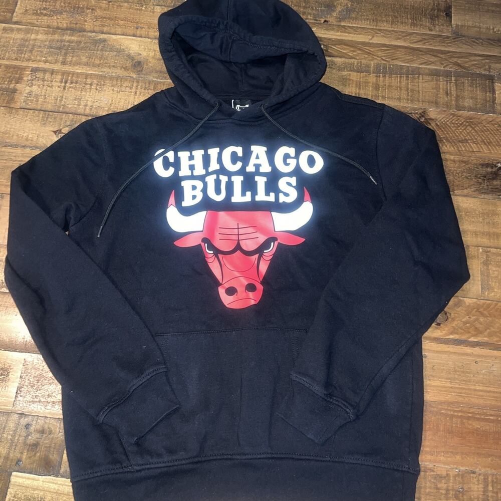 Ultra Game Chicago Bulls Hoodie Men’s S Black Pullover Front Back Graphic NBA